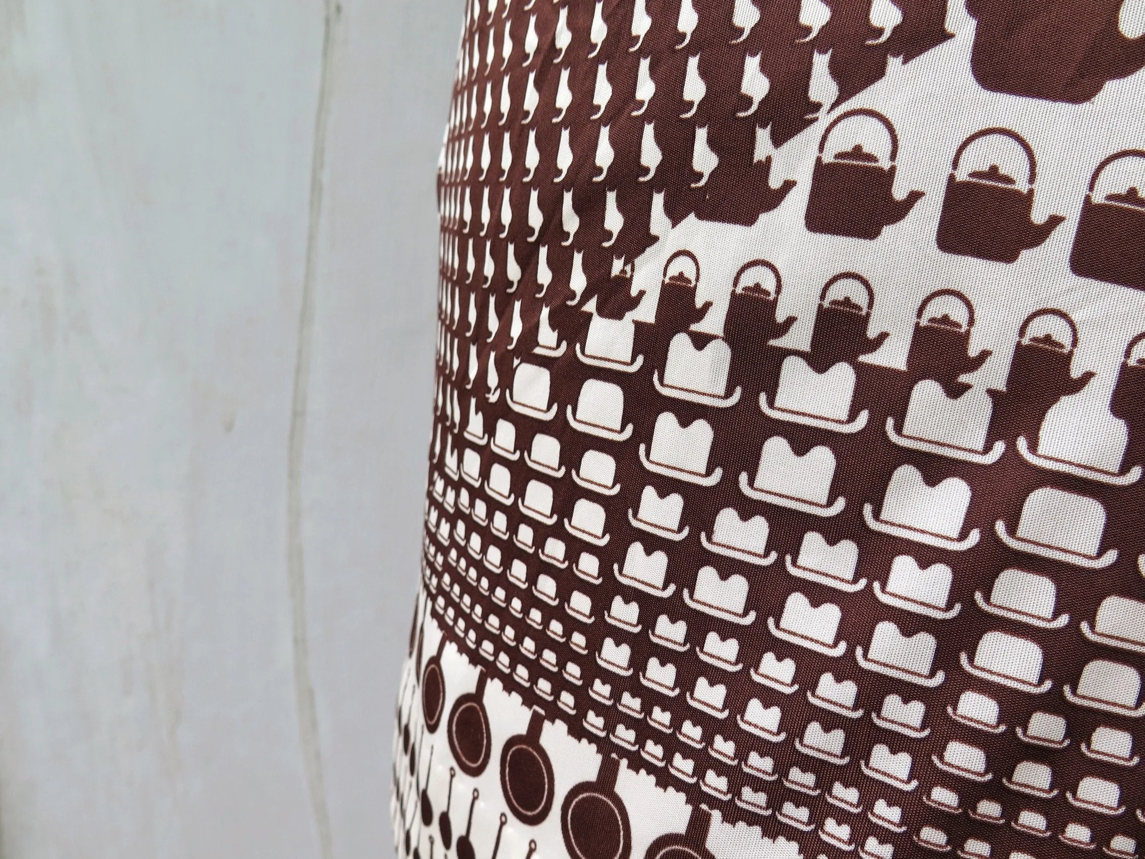 Sally TeaBody | Vintage 1960s 1970s Novelty atomic space age print Teapots and and Frying pans